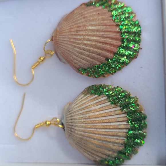 Shell earrings - Picture 3 of 4